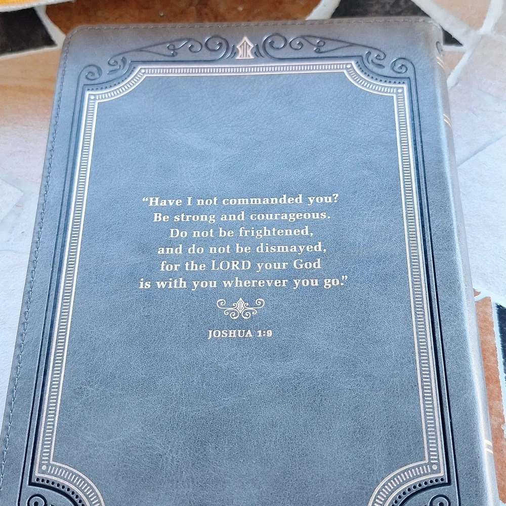 Be Strong & Courageous Journal with Zippered Closure NEW